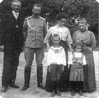 Полковник Н.К. Раша с семьёй