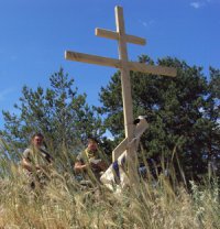 У Креста. Утром следующего дня, у Креста была отслужена лития мирским чином о всех воинах, за Веру, Царя и Отечество пострадавших.