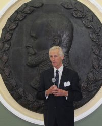 К собравшимся обращается Н.В. Случевский.