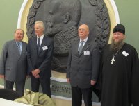 А.Ю. Королев-Перелешин, Н.В. Случевский, князь Г.Г. Гагарин, отец Никон.