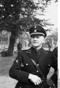 Йохан-Хендрикус («Хенк») Фельдмейер, член Правления нидерландского  «Национал-Социалистического Движения» (1932-1945), начальник  «Нидерландских СС» (1940-1942) и «Германских СС в Нидерландах»  (1942-1944)