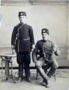 Болгарский сержант в парадной форме и артиллерист в повседненвной форме. Около 1908 г.