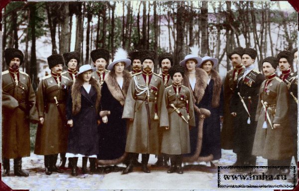 Император Николай II, с семьей среди Гвардейских Кубанских казаков/