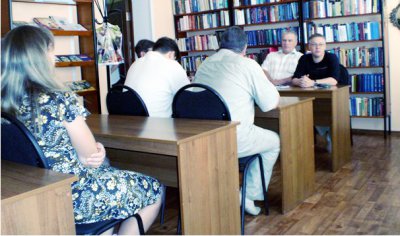 Профессор П.В.Акульшин рассказывает о целях исторической экспедиции в рамках научно-практического семинара по изучению территории Воинского уезда.