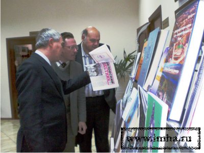 Слева направо: Нагорнов Валентин Павлович - Главный редактор Российского научного журнала; Иванов Дмитрий Александрович – начальник отдела археологии ГУК «Центр сохранения объектов культурного наследия»; Смуренков Александр Владимирович - зам. нач. ГУК «Центр сохранения объектов культурного наследия».