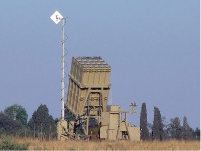 А этот ящик – пусковая установка с двадцатью ракетами Tamir