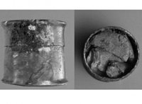 Цилиндрические емкости для лекарств ("pyxis"), сделанные из древесины самшита.