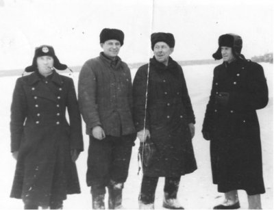 Слева на право: капитан Фетисов Г. К., диспетчер Гришаев С. Н., мастер по ремонту Яков Петрович Благодеров, нач. пристани А. М. Шварев.