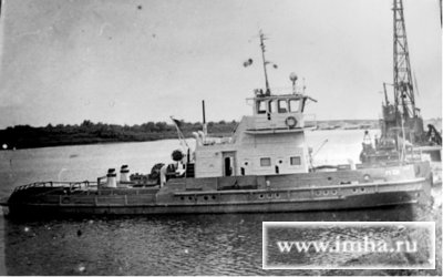 Буксир на пристани в Шилово.