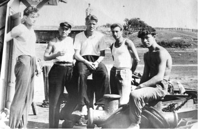 А. Н. Булхов (второй слева).