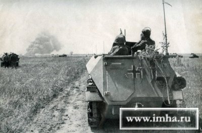 Panzer auf dem Vormarsch zum Kaukasus in der Steppe am Kuban. * ILLUSTRIRTE ZEITUNG * 3. SEPTEMBER. 1942