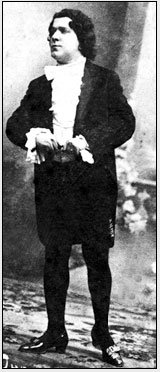 Пётр Словцов на сцене Пётр Словцов на сцене