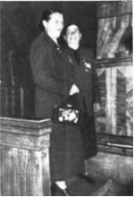 Две доярки – Герои Социалистического Труда Александра Степановна Николаева (слева) и Анна Фёдоровна Ивкина.