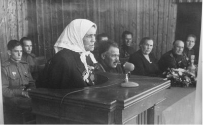 П. Н. Коврова на встрече с воинами десантниками.