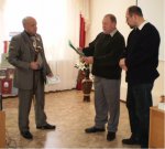 Правнуки полного Георгиевского кавалера Даньщикова Александра Васильевича вручают автору проекта Григорову Александру Игоревичу подарки за титанический труд архивистов-исследователей. Старший рода, Василий Константинович Даньщиков вручает Родовую Грамоту авторскому коллективу, созданному Григоровым А. И., секундой позже, он вручит ему на память о знатном труде, кавалерийскую шашку, с которой стоит другой правнук - Даньщиков Александр Александрович (гл. редактор газеты "Шиловский вестник"). Также будет вручено блюдо с Шиловской геральдикой.