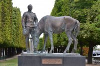 Во Франции леваки и их подельники из РФ осквернили памятник воинам Русского экспедиционного корпуса.