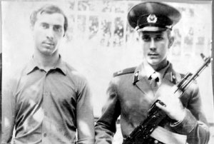 г. Ашхабат, 27 июня 1982 года. Принятие Присяги. Юрий Крылов со старшим братом Владимиром.