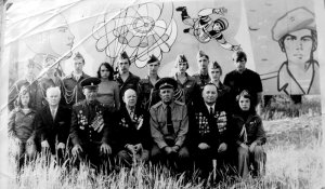 80-е годы. Сельцы – летняя база подготовки курсантов Рязанского училища ВДВ. Финал игры «Орленок». Команда Шиловской школы № 1 с рязанцами - фронтовиками.