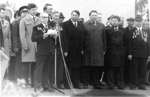 Члены районного Совета ветеранов стали активными организаторами патриотических мероприятий. 9 мая 1984 года – День Победы. На митинге жителей, выступает участниквойны Мысев В.В. Прямо за ним, 1-й ряд слева направо: Стройков С.К.- предрик района, Цыганов М.С. – Герой Советского Союза, Промахов В.А. - первый секретарь Шиловского РК КПСС, Желачев А.Н. – 2-й секретарь РК КПСС, Лукашкин В.Е. – 3-й секретарь РК КПСС и Воробьев Н.Н. – председатель Шиловского районного Совета ветеранов. 2-й ряд, за Стройковым С.К., начальник Шиловского РОВД Жуков А.Н.