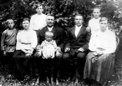 Иван Чуфистов с семьей.