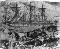 Британский военный корабль у пристани в Балаклавской бухте. 1855