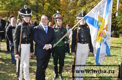 Его Императорское Высочество Великий князь Георгий Михайлович перед вручением Юбилейной ленты клубу Гвардейского Экипажа