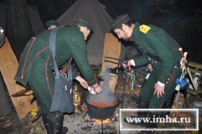 Приготовление пищи, по требованию принимающей стороны, лишь на открытом огне