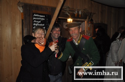 Дружеский вечер становится теплее с радушными немцами Хайке и Михаилом из-под Лейпцига