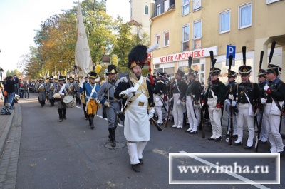 Сводный шведско-финский батальон союзников на марше.
