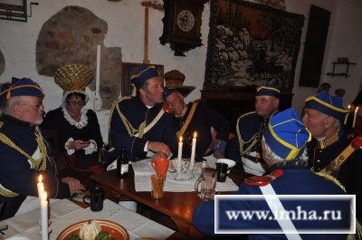 Дружеский вечер становится теплее с радушными немцами Хайке и Михаилом из-под Лейпцига