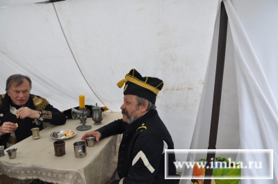 Встреча старых друзей: дивизионный генерал, Командующий французскими войсками СНГ (Олег Соколов, слева) и сержант легиона "Висла" (Виктор Бузало, справа).