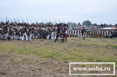 Французы перестраиваются перед атакой.