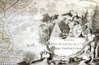 Карта Могилевского наместничества. XVIII век. Сюжет картуша посвящен недавнему прошлому территории, присоединенной к Российской имеприи после первого раздела Польши в 1772 году. Изображены: орел — символ смелости на фоне военной атрибутики с лавровым венком — символом победы; старик-река с урной, источающей поток с надписью «Днепр»; дева-вода с урной, источающей поток с надписью «Двина»; цепь, соединяющая Днепр и Западню Двину, символизирующая близость этих рек; стела с римскими цифрами и изображением близнецов.