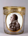 Стопа с портретом М.И. Голенищева-Кутузова. Середина 1810-х гг. Бесцветный хрусталь с накладным медальоном из молочного стекла, роспись, золочение. В. 9 см., дм. 8 см.
