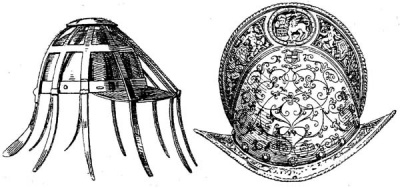 Рис. 49. Железная шапка, из вороненого железа, с полосками на шарнирах, опущенными вниз, применялась в легкой кавалерии. XVII в. Царскосельский арсенал. Рис. 50. Морион, с травлеными и позолоченными узорами и гербом семьи венецианских патрициев Да Мула. Италия, сер. XVI в.