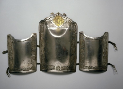 Нагрудник от доспеха. Иран, 1809-1810 гг.Сталь, золото, серебро, бархат. Ковка, резьба, чеканка, полировка