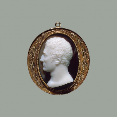 Портрет герцога Веллингтона. Италия, 1820-1825 гг. сардоникс, золото. Резчик: Каландрелли, Джованни (приписывается). 1784-1852