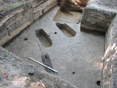 Фотография раскопа после разбора погребений.