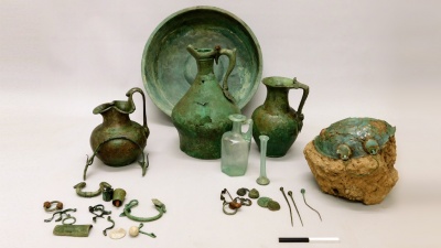 Некоторые артефакты, найденные при раскопках римского кладбища рядом с Беммелем. Фото: Rijkswaterstaat