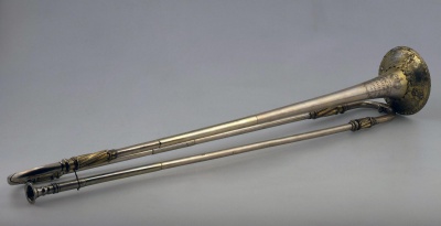 Труба наградная 13-го Драгунского Военного Ордена полка (Кирасирского) за взятие Берлина в 1760 г. Западная Европа. 1761 г. Серебро, литье, резьба, чеканка, золочение. 78,7х12,4 см. ГЭ