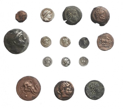 Образцы монет, найденных в крепости Узундара в 2018 году.