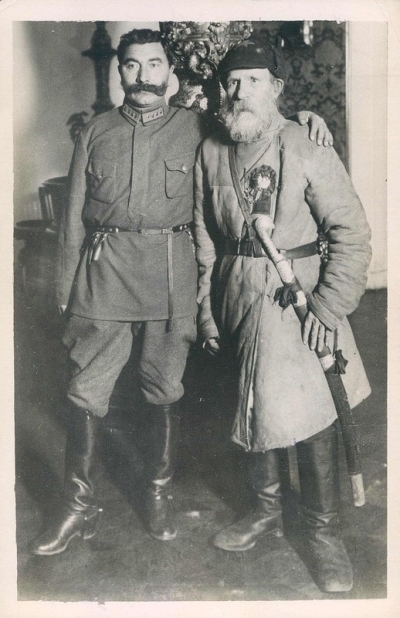 Семён Буденный и "почётный Сусанин ХХ-го века" (в прямом и переносном смысле) - алтайский селянин Федор Степанович Гуляев (он же Сусанин, 1866 — 28.11.1929)