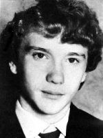 Филькин Игорь Викторович с.Ибредь.(30.11.1972-13.7.1993) Ряд.(пулеметчик) 12 заставы Московского погранотряда на Таджикско-афганской границе. Погиб в бою с моджахедами. ГЕРОЙ РОССИЙСКОЙ ФЕДЕРАЦИИ.