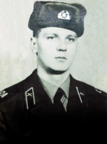 Ермолаев Сергей Николаевич с.Санское. 23.6.1964-10.8.1980 Ст.механник-водитель БМП. Погиб в бою. Посмертно награжден медалью «За боевые заслуги».