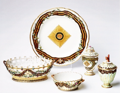 Предметы из сервиза ордена Св. Гергия, выполненные по эскизам Г.И Козлова. Завод Ф.Я. Гарднера, 1777 – 1778 гг. Музей-усадьба «Кусково»