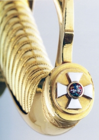 Сабля в ножнах офицерская, кавалерийская, образца 1827 г. Золотое, носимое вместо наградного, украшенного бриллиантами, оружие «За храбрость». Принадлежала генерал-фельдмаршалу И.В. Гурко.