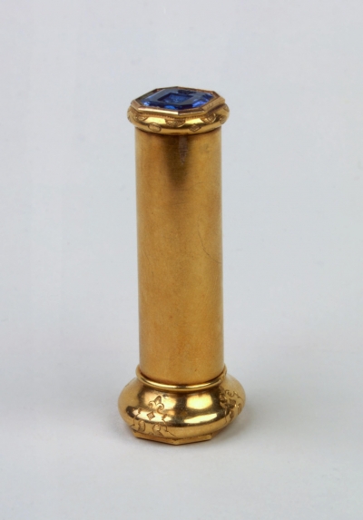 Печать в форме цилиндра с гербами князя И.Ф. Паскевича-Эриванского.