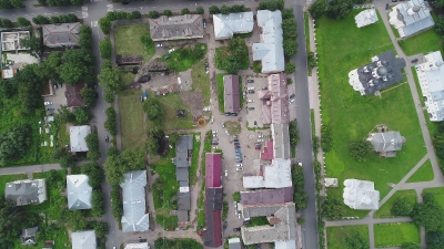 Территория квартала 38 на Торговой стороне Великого Новгорода (между современными улицами Большая Московская, Ильина, Михайлова и Никольская). Справа: Ярославово дворище с комплексом церквей. В центре квартала кружком обозначено место раскопок церкви Иоанна Крестителя. Ниже: территория бывшего Немецкого двора (между средневековыми улицами Ильиной и Пробойной Славенского конца).