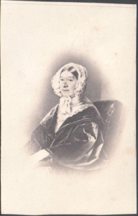 Варвара Михайловна Гагарина, рожденная Пушкина, жена князя С.И. Гагарина. Альбом Юрия Фёдоровича Самарина с фотографиями близких и друзей. 1860-1870-е. Фотобумага, фирменный бланк, фотопечать, 8,8х5,7 (фото); 8,9х5,7 (бланк). Место создания:Российская империя, Москва, Тверской бульвар. ФБУК "Государственный музей истории российской литературы имени В.И. Даля"