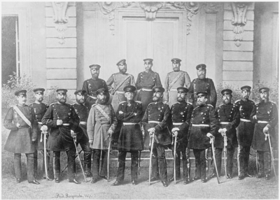 Генерал Гельмут Граф фон Мольтке, в центре, со своим штабом.